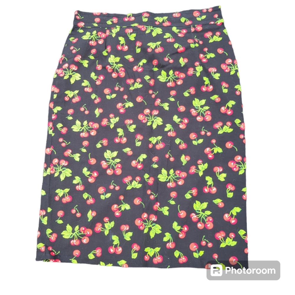 Euc Pinup Couture size 3× Black Pencil Skirt with cherries.